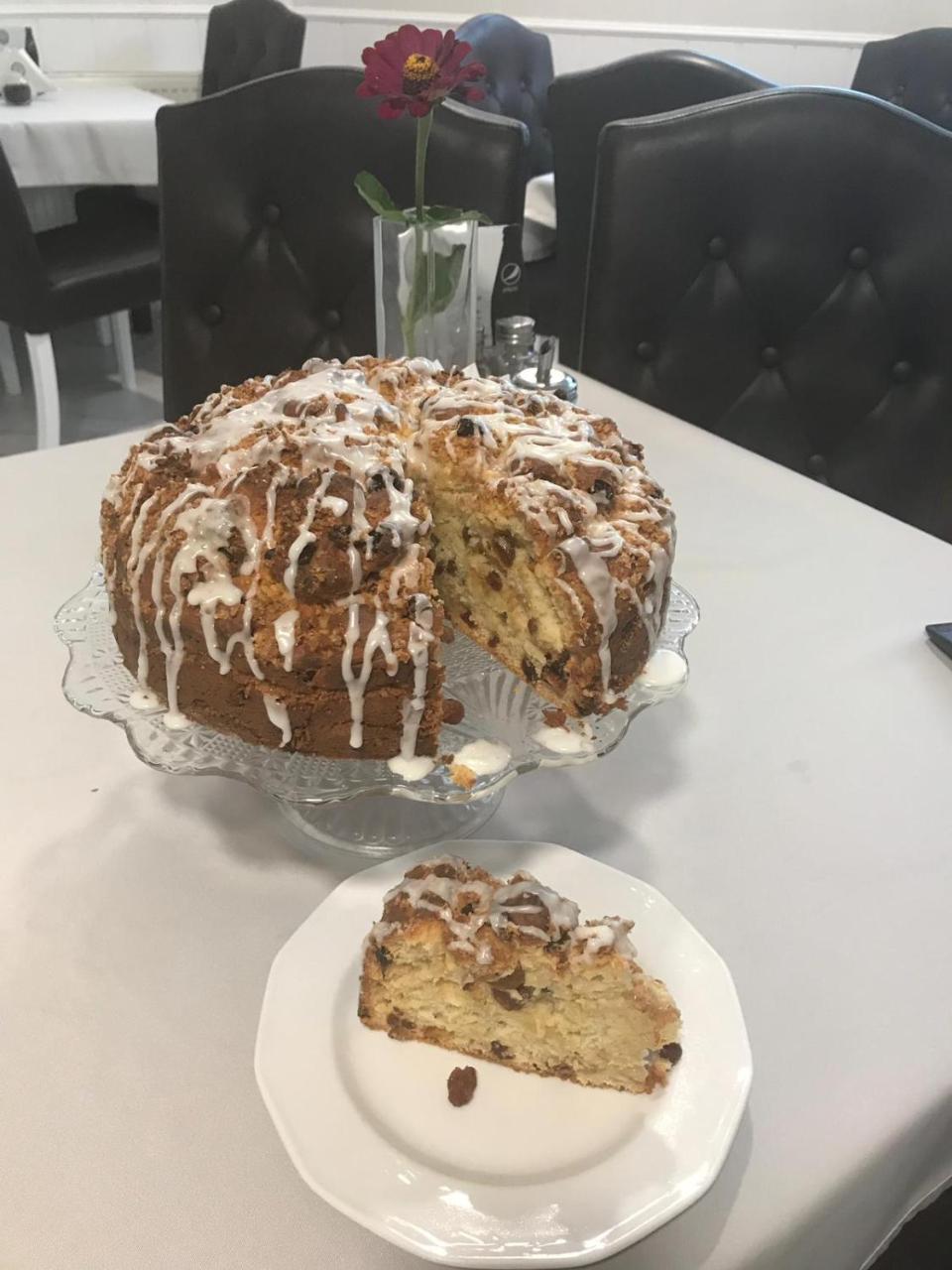 Dom Goscinny Bialy Dworek Człuchów Esterno foto