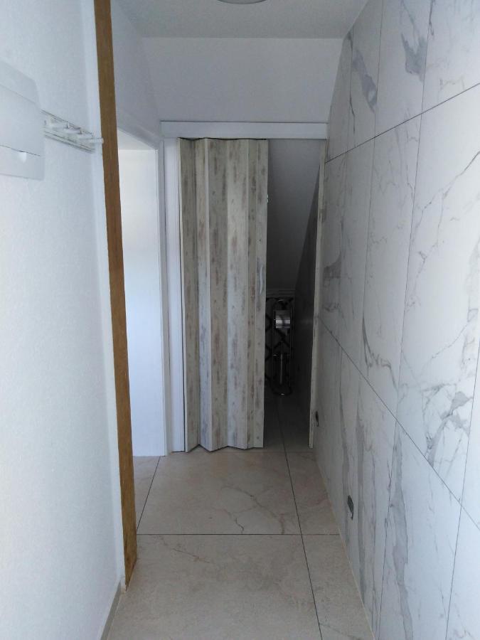 Dom Goscinny Bialy Dworek Człuchów Esterno foto